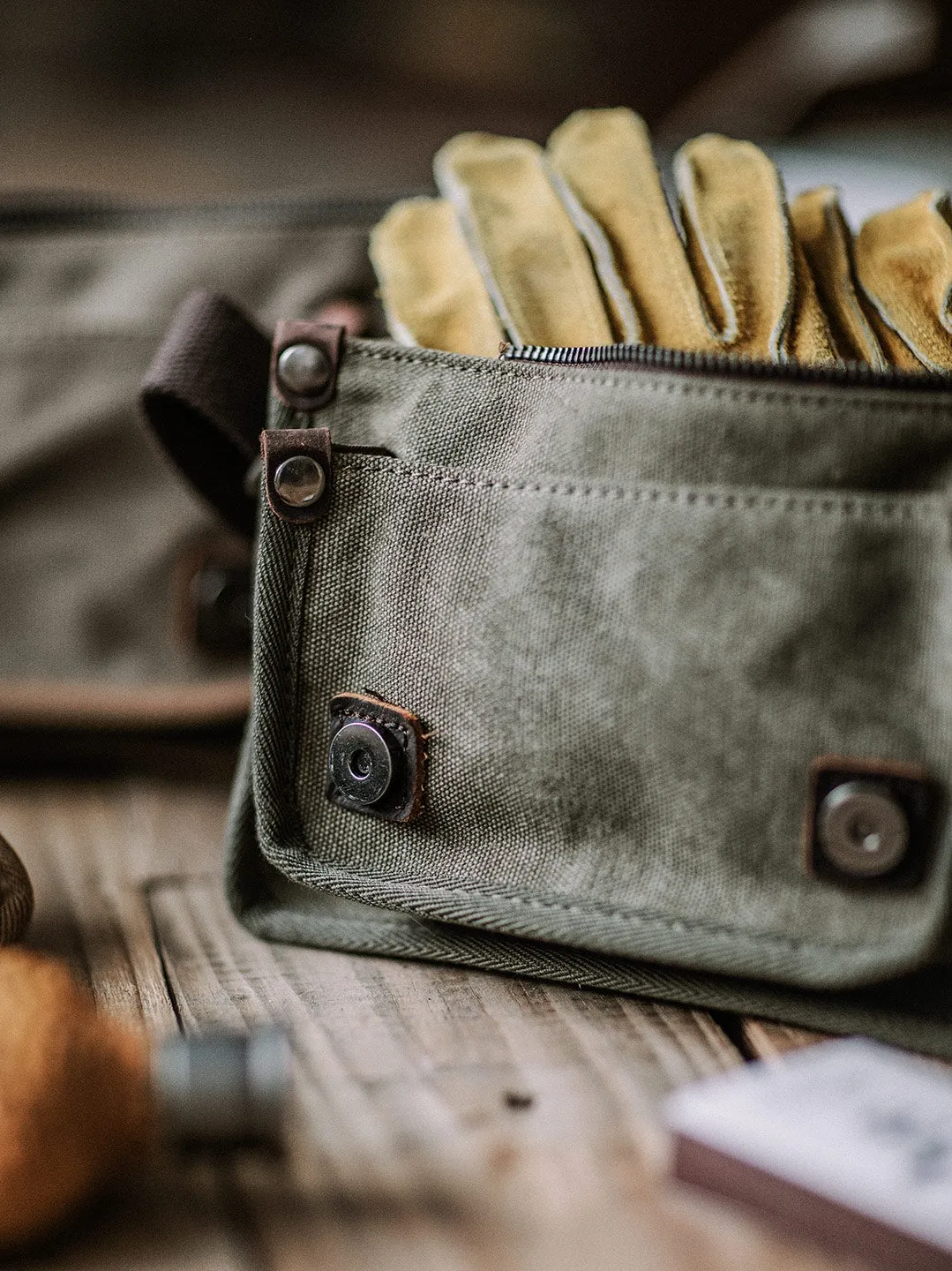 ARMY GREEN CANVAS MESSENGER BAG